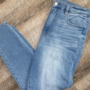 AMERICAN EAGLE HIGH RISE SKINNY JEANS